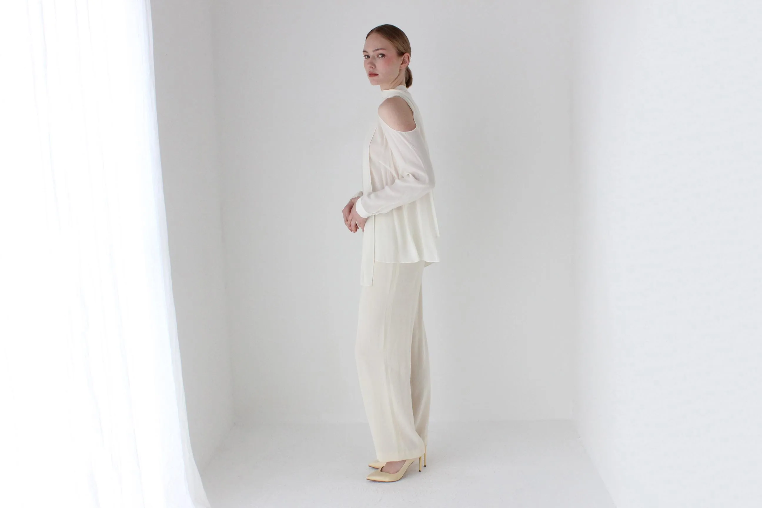 Elegant 2000s Ivory Crepe Chiffon Bridal Blouse w/ Shoulder Cut Outs and Neck Tie