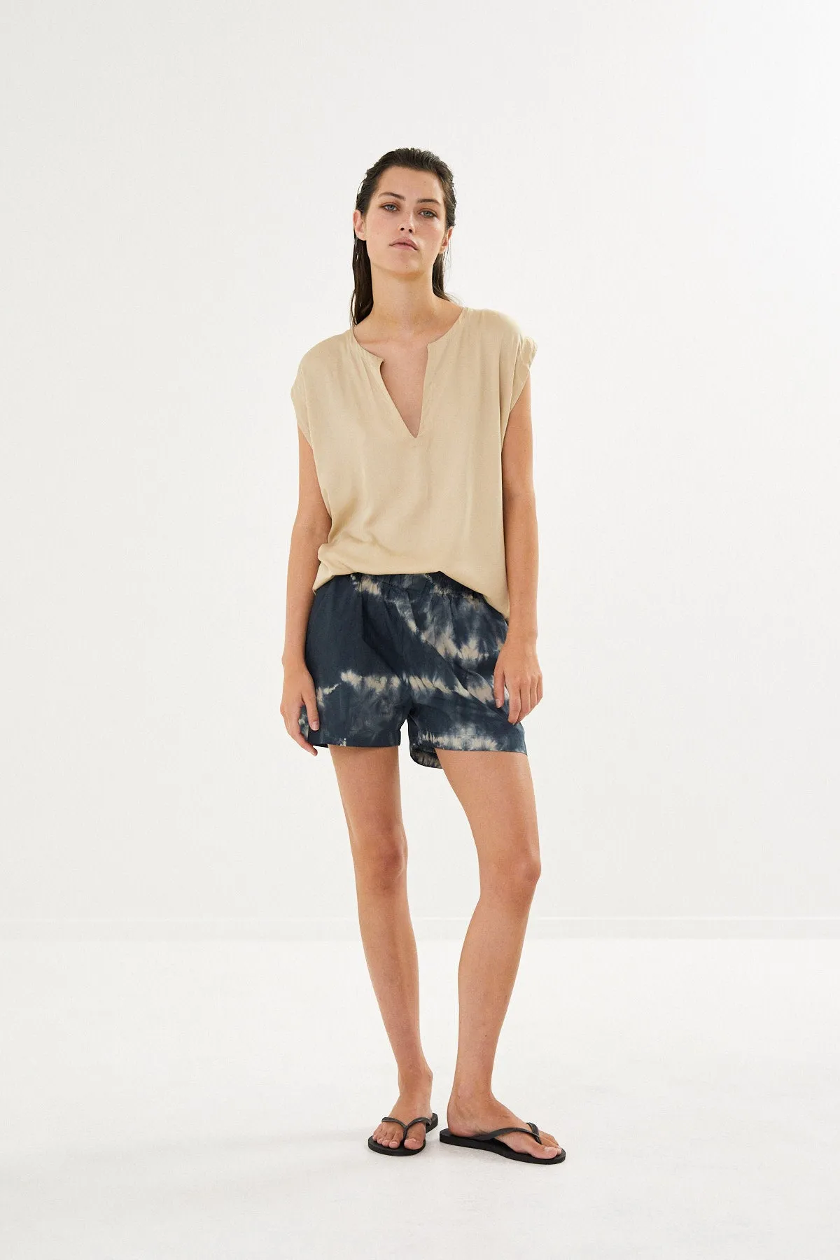 Rosalyn - Funnel web blouse I Sand