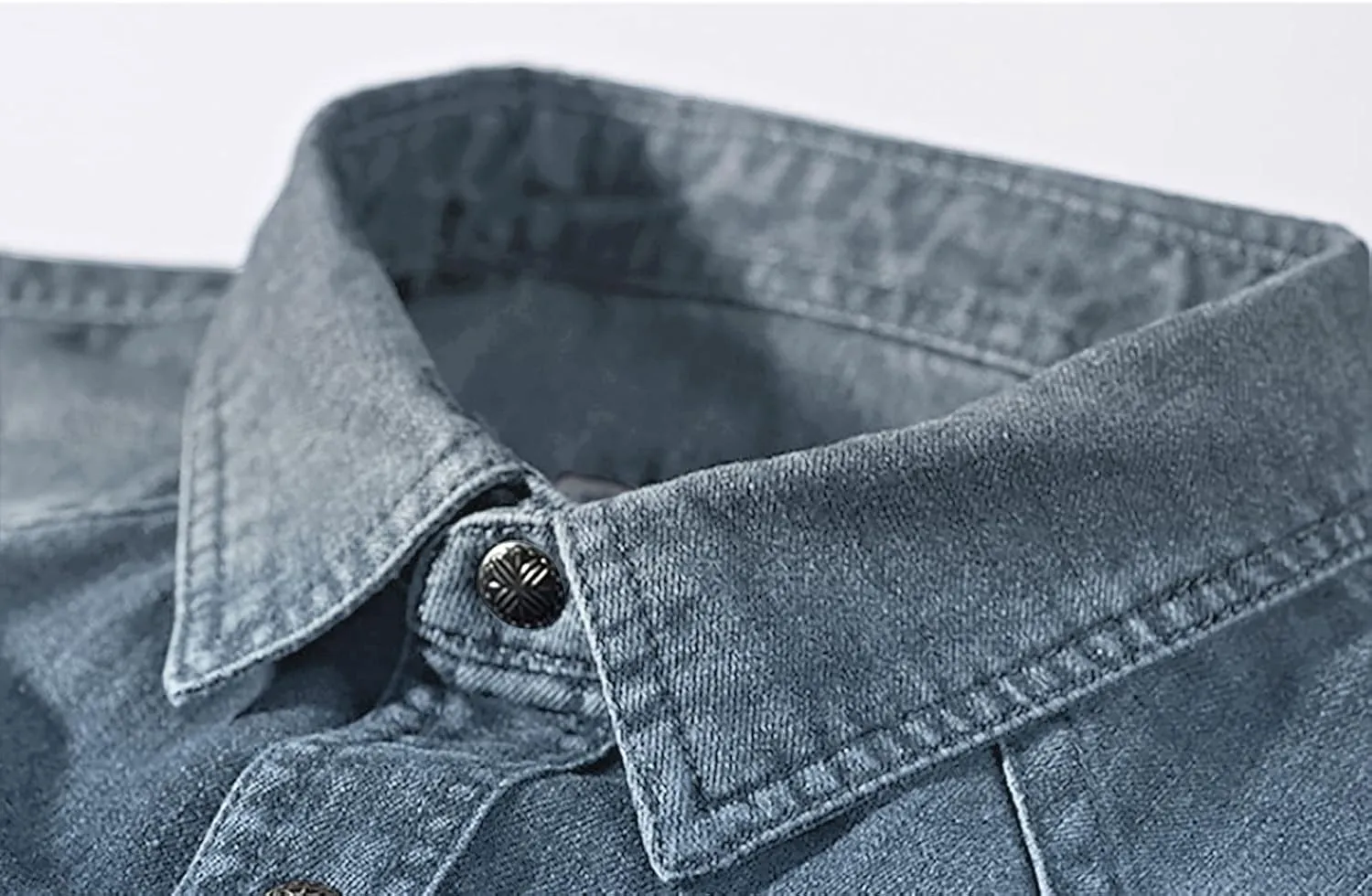 utcoco Men's Casual Slim Fit Long Sleeve Lapel Button Down Denim Shirt with Chest Pockets