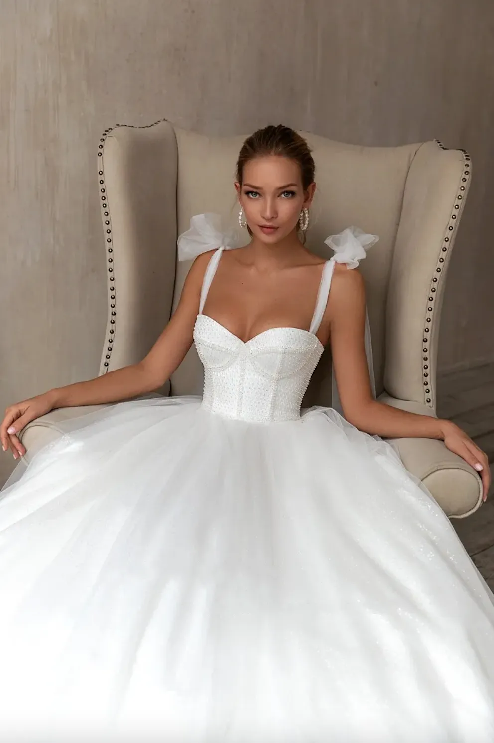 Women's Backless V-Neck Wedding Dress