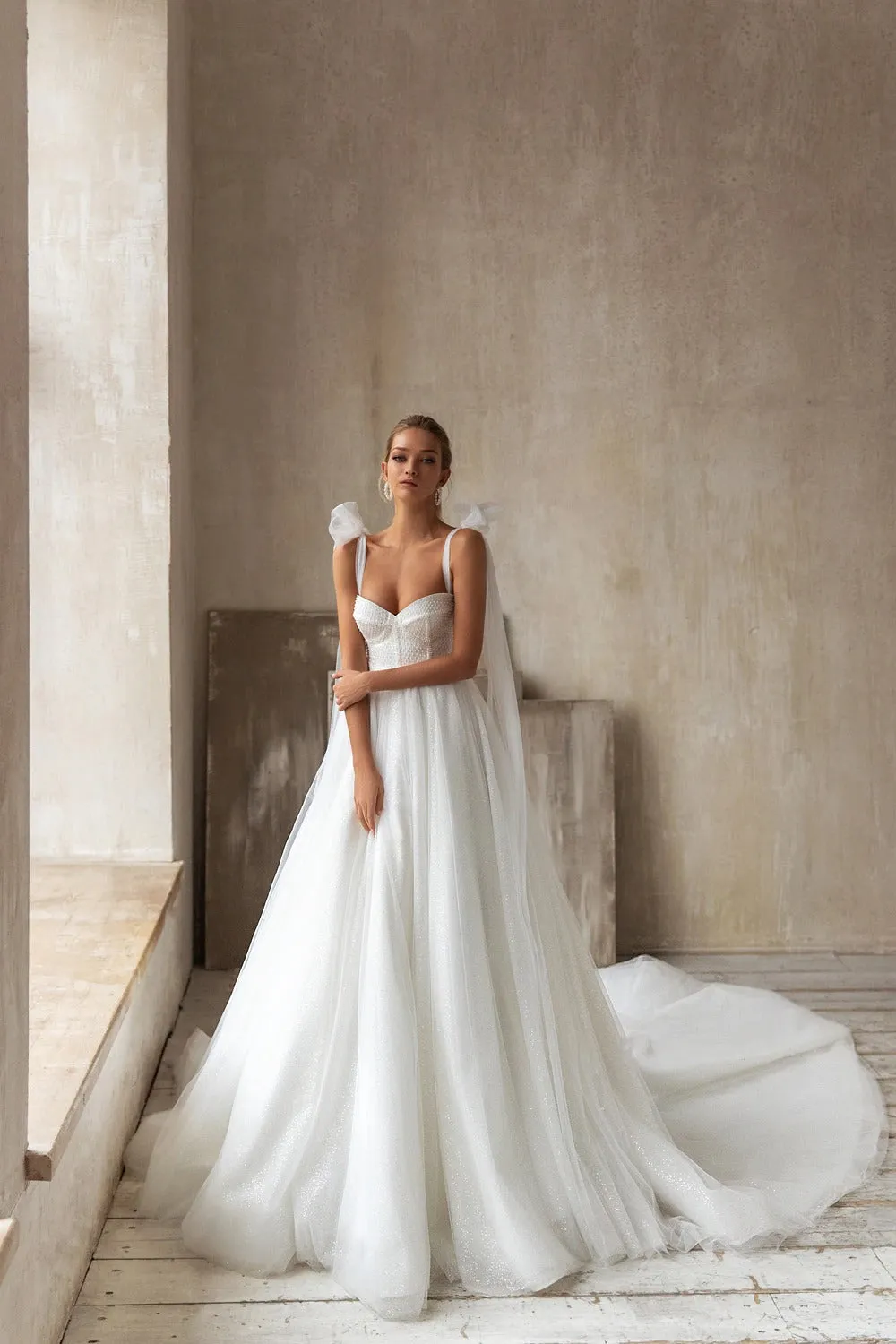 Women's Backless V-Neck Wedding Dress