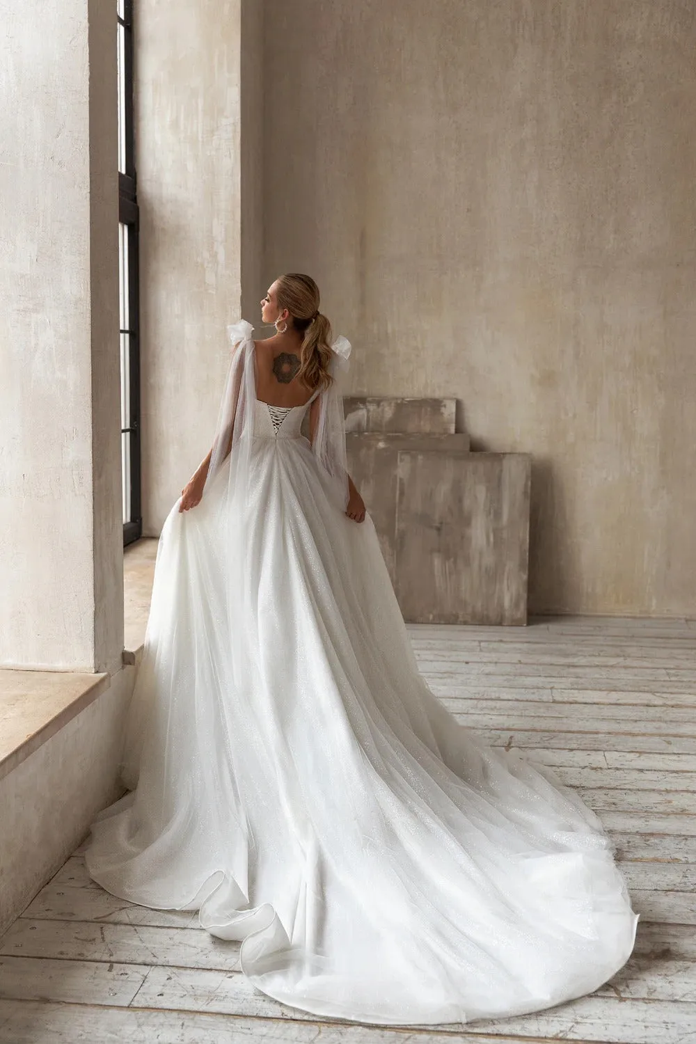 Women's Backless V-Neck Wedding Dress