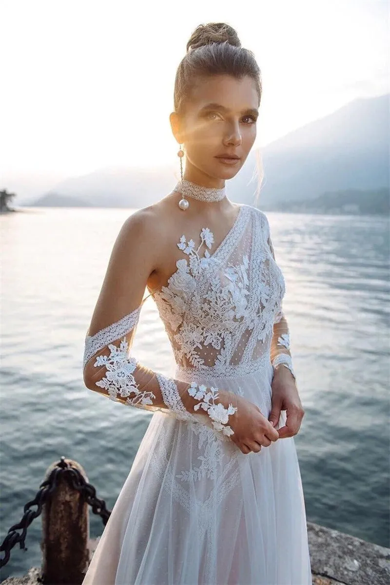 Women's Long Sleeved White Appliques Lace Wedding Dress