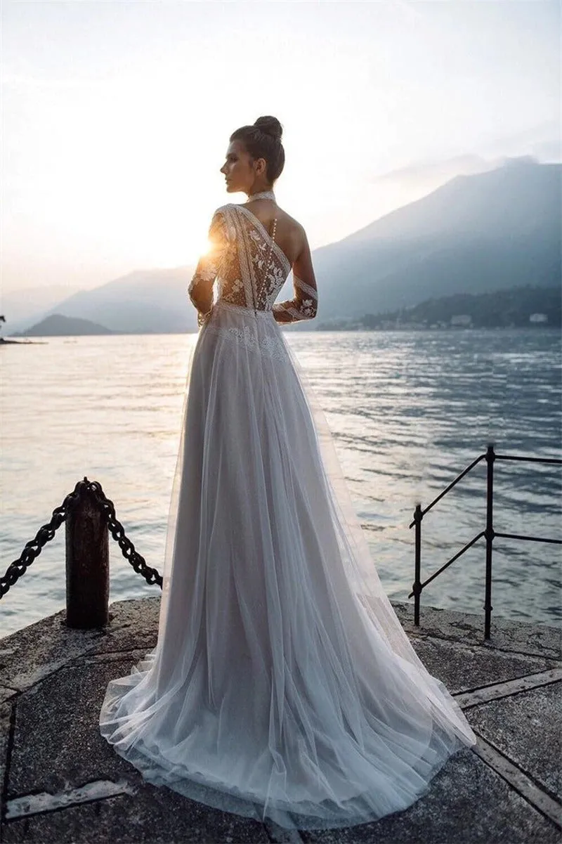 Women's Long Sleeved White Appliques Lace Wedding Dress